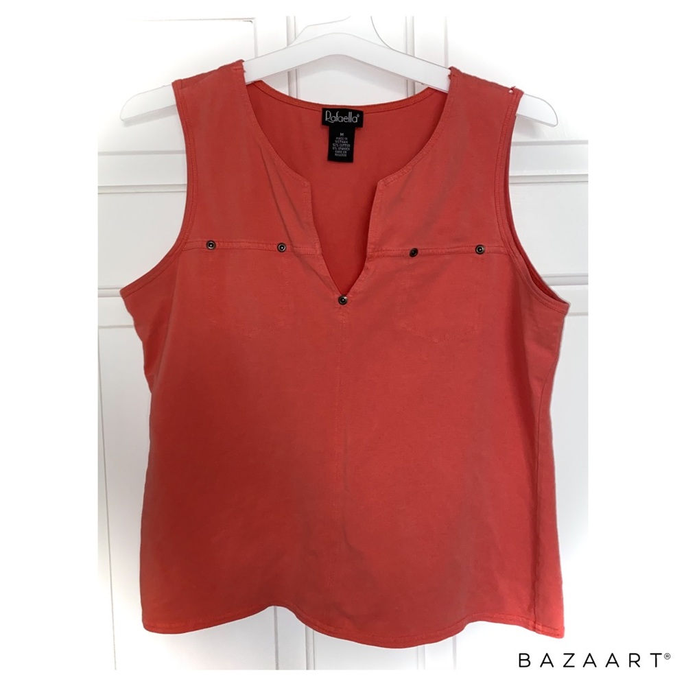 V slit sleeveless polo